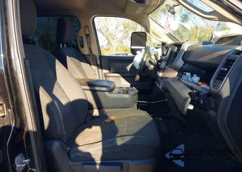 2019 Ram 2500 Tradesman 4X4 6'4 Box from USA, damaged, VIN 3C6UR5CL8KG619588